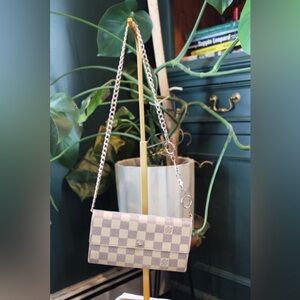 Louis Vuitton Sarah wallet in Damier Azur Canva